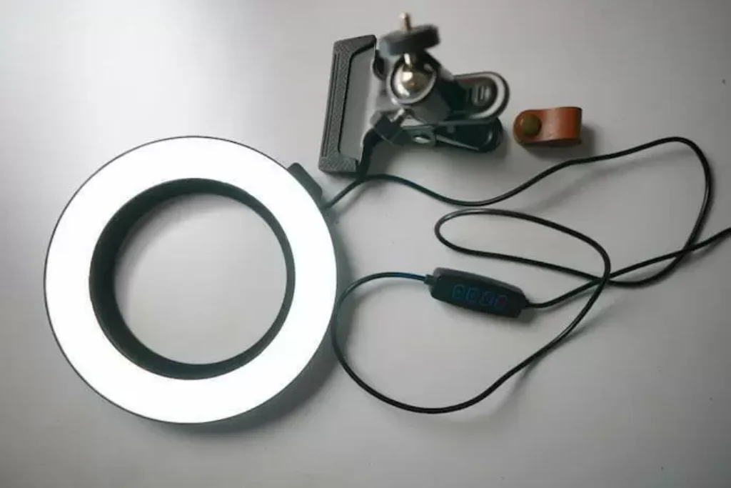 ring light com fundo cinza