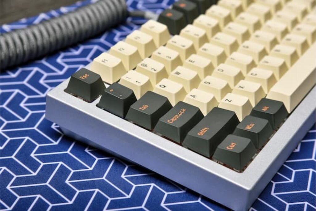 teclado mecânico cinza