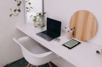 mesa com um notebook