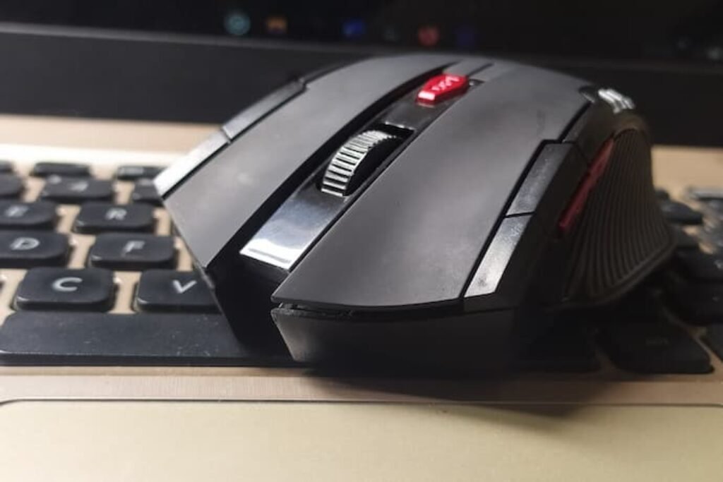 Um mouse Redragon com baixa latência