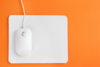 Mouse pad e fundo laranja