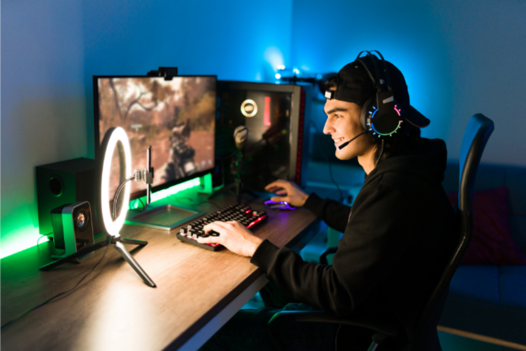Jovem fazendo uma live de games.