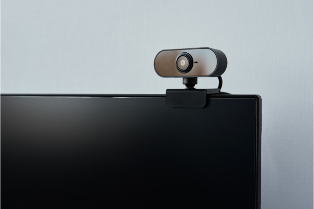 Webcam no monitor.